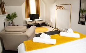 Spacious Large Group House Near Nec And Airport